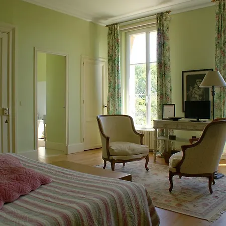 לינה וארוחת בוקר Chateau De Grenier