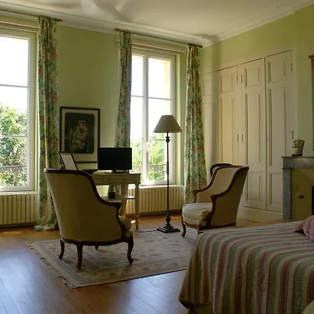 לינה וארוחת בוקר Chateau De Grenier 3*