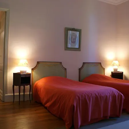 לינה וארוחת בוקר Chateau De Grenier