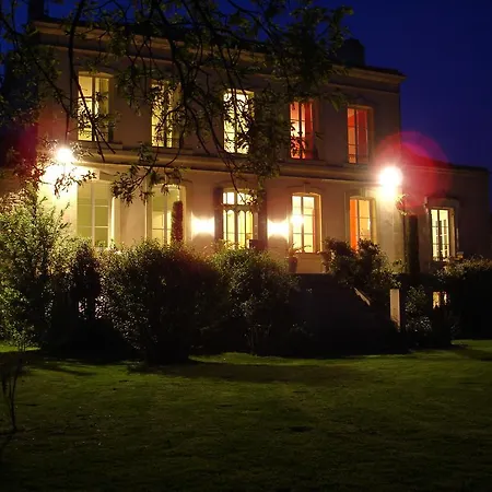 לינה וארוחת בוקר Chateau De Grenier