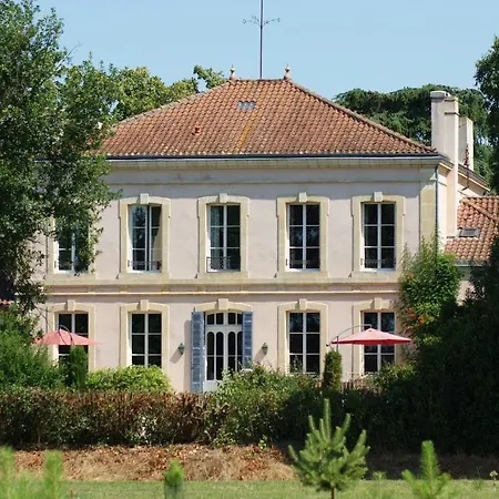 Chateau De Grenier לינה וארוחת בוקר 3*