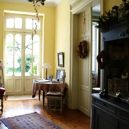 Chateau De Grenier לינה וארוחת בוקר Saint-Léger